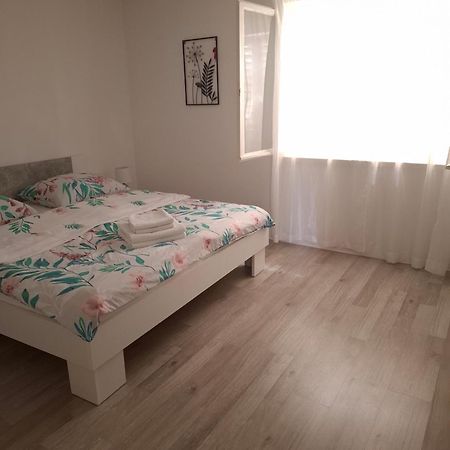 Apartment "None" Makarska Buitenkant foto