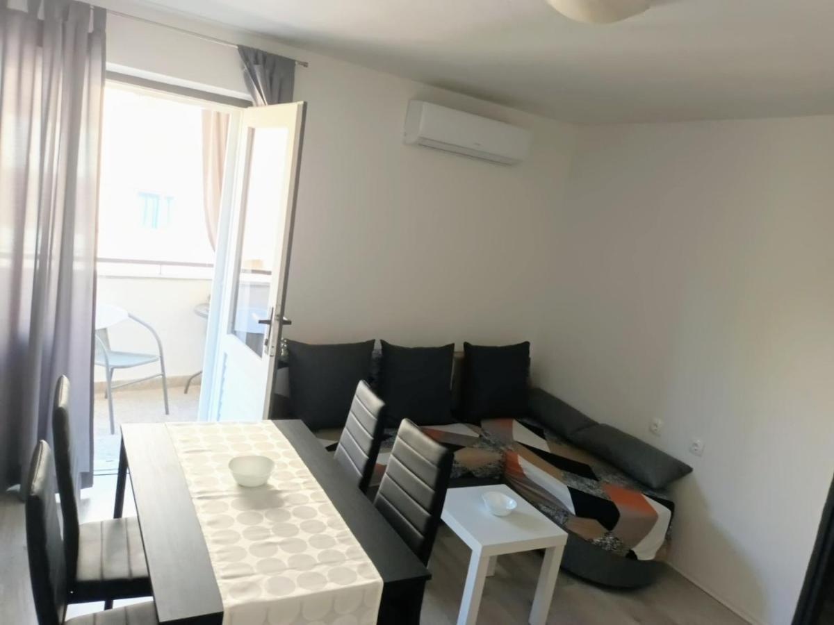 Apartment "None" Makarska Buitenkant foto