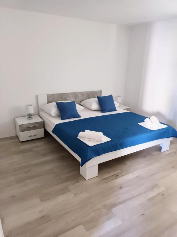 Apartment "None" Makarska Buitenkant foto