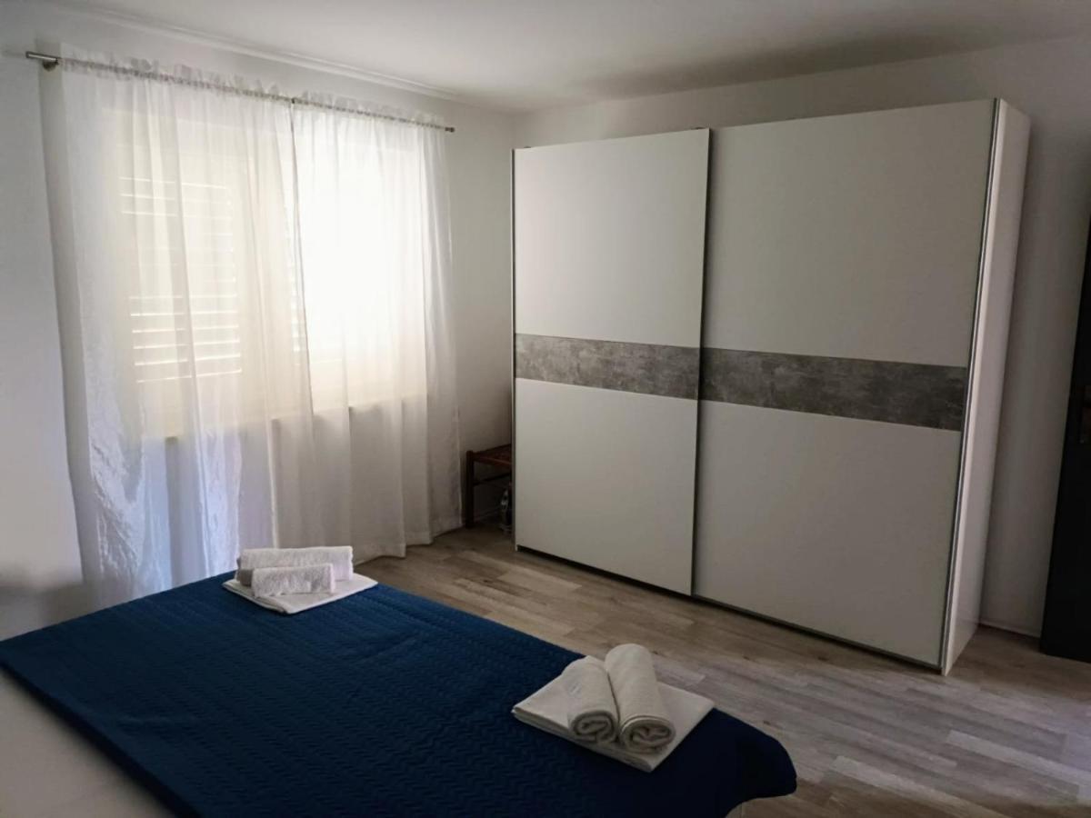 Apartment "None" Makarska Buitenkant foto