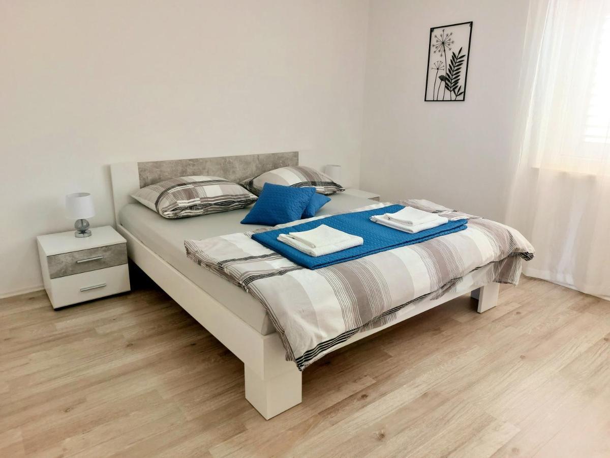 Apartment "None" Makarska Buitenkant foto