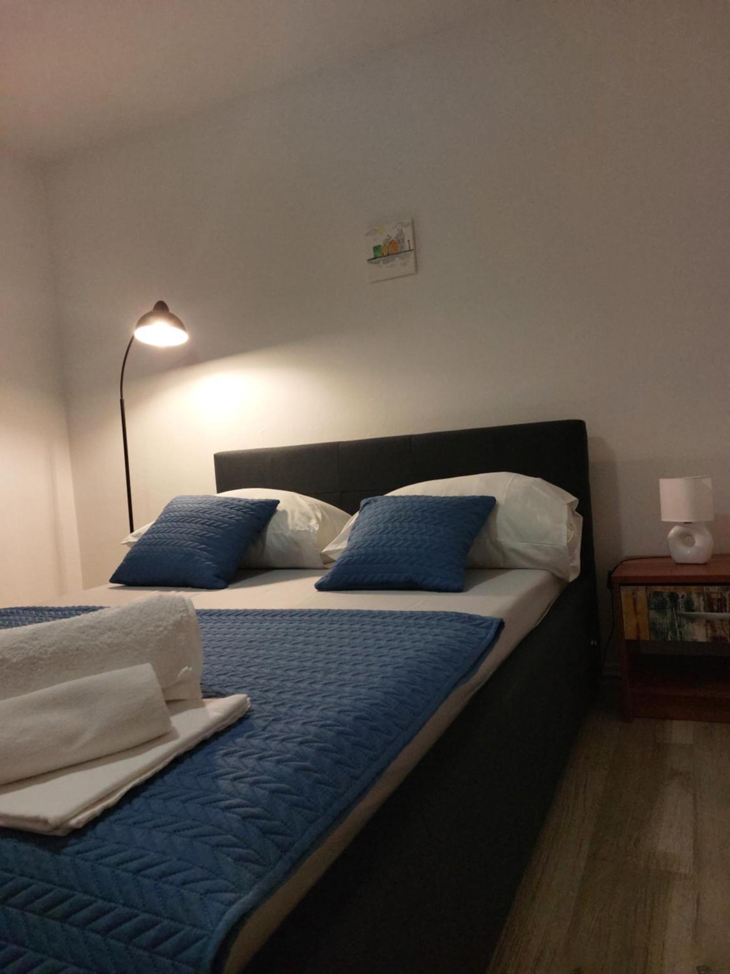 Apartment "None" Makarska Buitenkant foto